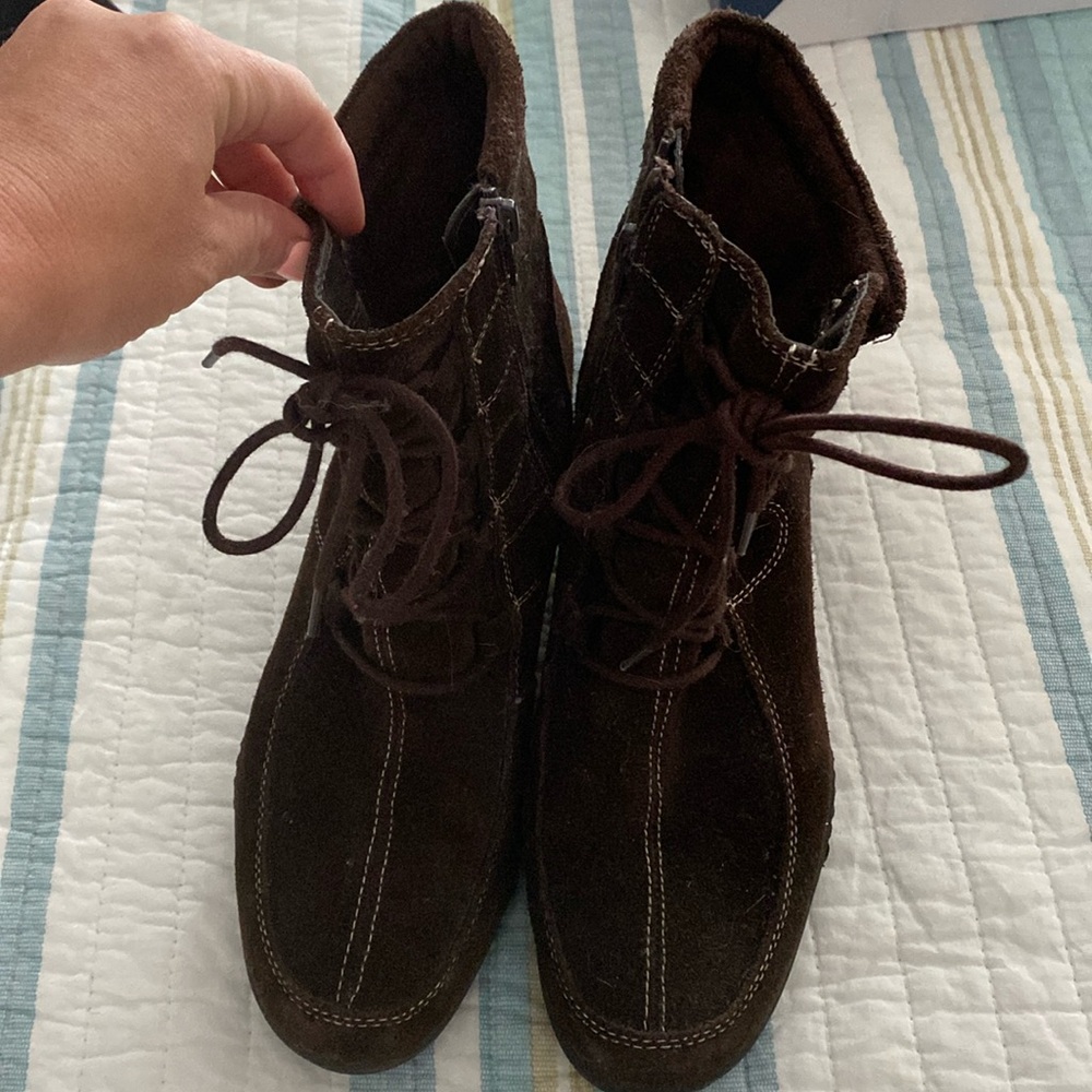 Tie up boots either wedge